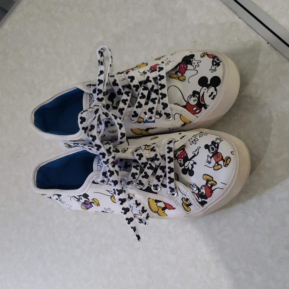 Exclusive Mickey Mouse shoes only at Disney‎ parks Size 5